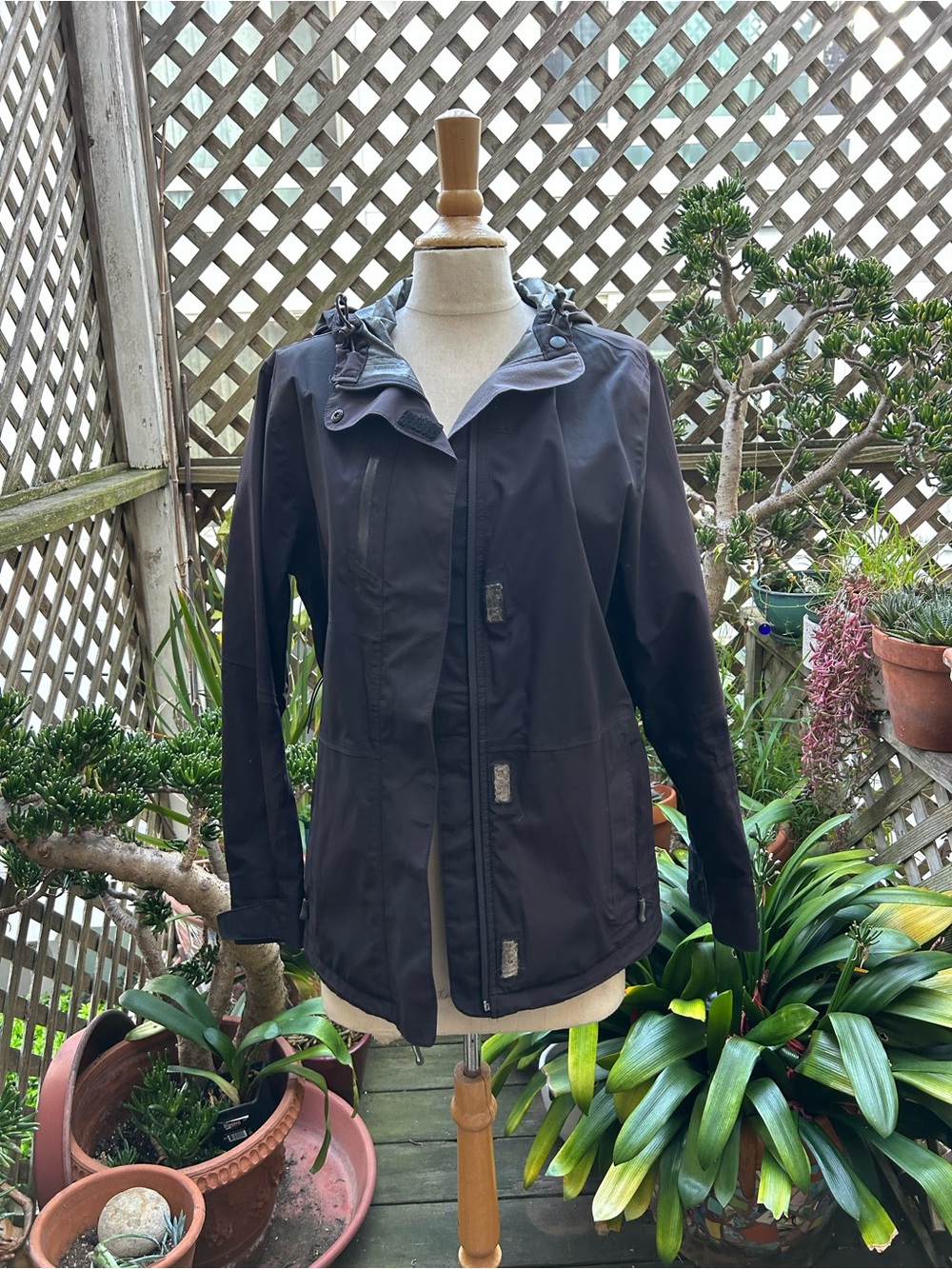Lands' End Black Hooded Rain Jacket
Size Medium. 3 Pockets
